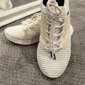 Vessi Everyday 2.0 women’s sz 9 waterproof knit sneakers